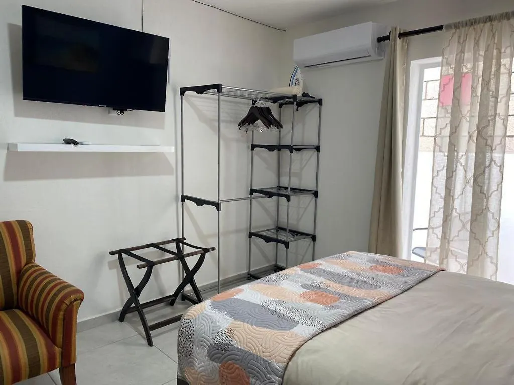 Estudio Con Patio Cancún Messico